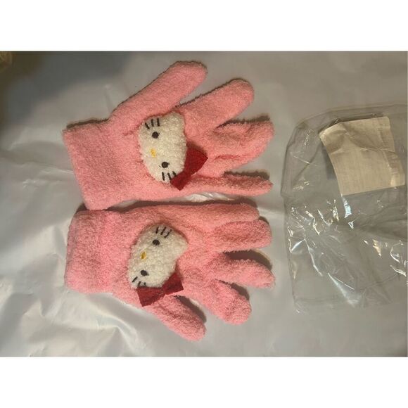 Hello Kitty Soft Plush Winter Gloves - Picture 1 of 2